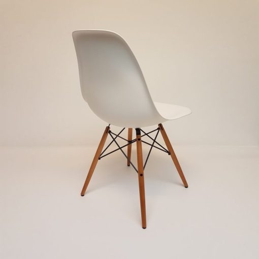 Dining-chair-wood-Eames-vitra-DSW-esdoorn.3