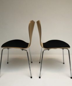 Vlinderstoelen-Arne-Jacobs-Fritz-Hansen-met-beklede-zitting.3
